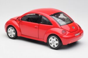 Volkswagen New Beetle Czerwony Bburago 1:18 8185108 Metal — zdjęcie 7 z 8