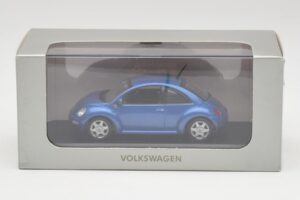 Volkswagen New Beetle Satellite Niebieski Minichamps 1:43 430058004 Metal — zdjęcie 4 z 4