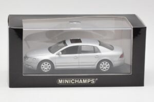 Volkswagen Phaeton Srebrny Minichamps 1:43 3D0099300A Metal — zdjęcie 4 z 4