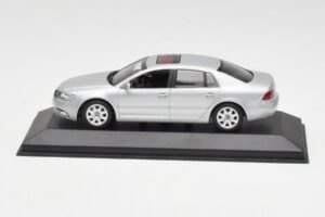 Volkswagen Phaeton Srebrny Minichamps 1:43 3D0099300A Metal
