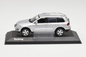 Volkswagen Touareg Reflex Srebrny Minichamps 1:43 68625 Metal