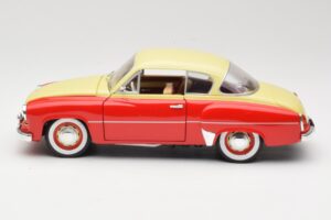 Wartburg 311 Coupe Czerwony & Beige Revell 1:18 8418 Metal — zdjęcie 4 z 8