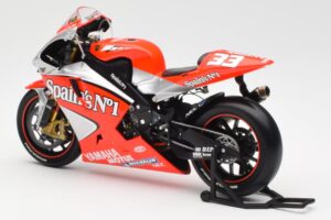 Yamaha YZR-M1 Gauloises Fortuna Yamaha #7 C. Checa MotoGP 2004 Minichamps 1:12 122043007 Metal — zdjęcie 5 z 6