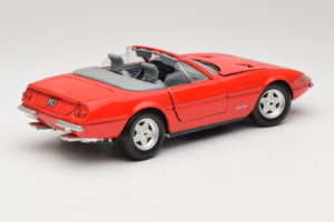 Ferrari 365 GTS/4 Spider Czerwony Techno Giodi 1:18 40028-P1 Metal — zdjęcie 3 z 8