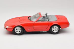Ferrari 365 GTS/4 Spider Czerwony Techno Giodi 1:18 40028-P1 Metal — zdjęcie 4 z 8