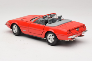 Ferrari 365 GTS/4 Spider Czerwony Techno Giodi 1:18 40028-P1 Metal — zdjęcie 7 z 8